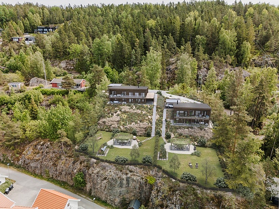 Det er gitt rammetillatelse for eneboligen til venstre på bilde, men man kan selvfølgelig søke om annet hus om ønskelig.
Det er muligheter for stor hage.