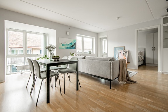 Lys og pen 2-roms leilighet med god planløsning beliggende i byggets 6.etg.