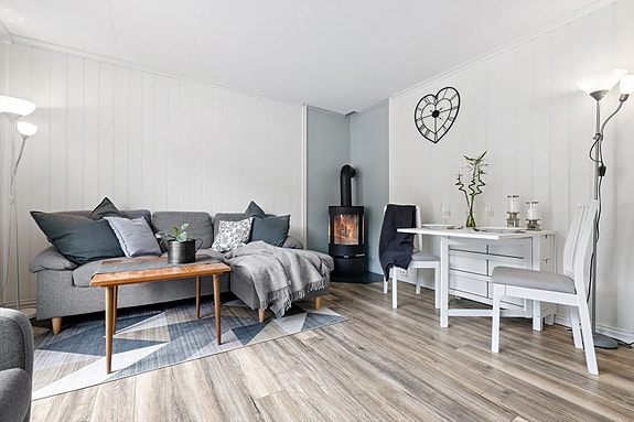 Flott peis montert i stuen i nyere tid. (tilsyn utført 2018)