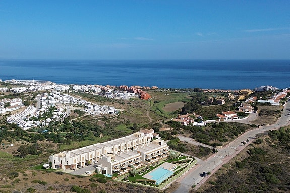 Nye rekkehus i moderne stil | Velg mellom 3 eller 4 soverom | Fantastisk utsikt | Takterrasse | Flotte fellesområder