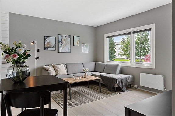 Aktiv Eiendomsmegling har gleden av å presentere Karolinerveien 2B - en pen 2-roms andelsleilighet med gjennomført standard.