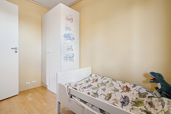 Nøytralt og innbydende barnerom som lett kan tilpasses alder og behov.