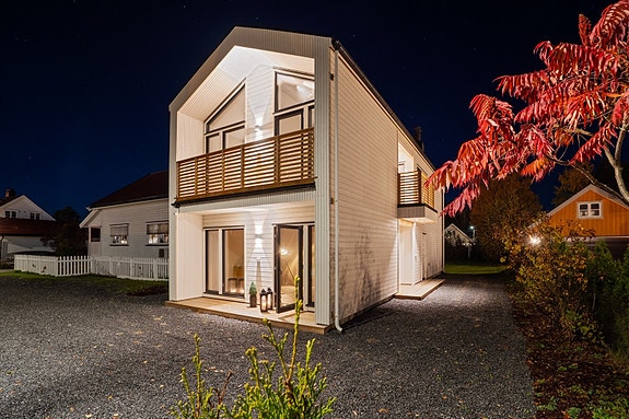 Kari-Anne Haugan og Nina Klæbo Rustad v/DNB Eiendom presenterer Ringveien 11B!