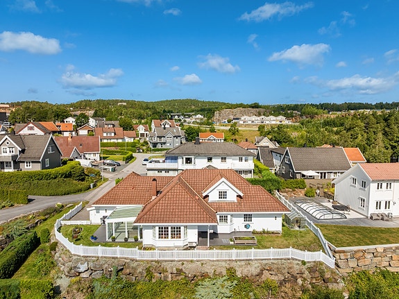 Velkommen til Tingsakerlia 17! Boligen er presentert av Gaute Kverneland v/Aktiv eiendomsmegling avd. Kristiansand