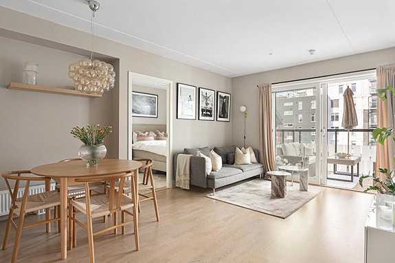 Tor Martin Tinderholt v/Privatmegleren Aksept har gleden av å ønske velkommen til Lørenveien 59 B!