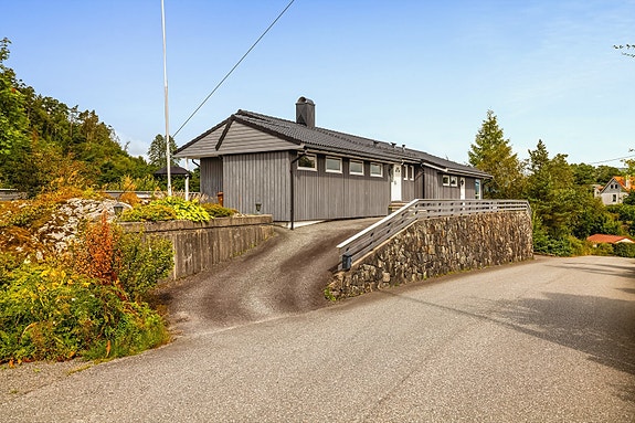 Stian Sletten v/Emera Eiendomsmegling har gleden av å presentere Vestre Solheia 11!