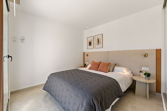 Stor familiebolig med basseng, takterrasse og fleksibel underetasje - 3 soverom og 3 bad