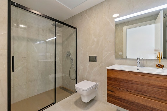 Stor familiebolig med basseng, takterrasse og fleksibel underetasje - 3 soverom og 3 bad