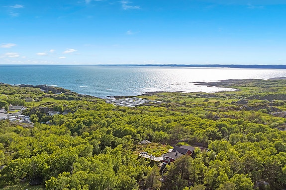 Velkommen til denne unike muligheten på toppen av Nevlunghavn!