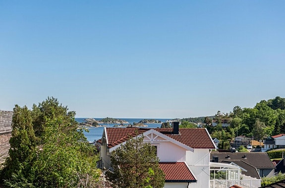 Fantastisk sjøutsikt fra utestuen mot syd!
