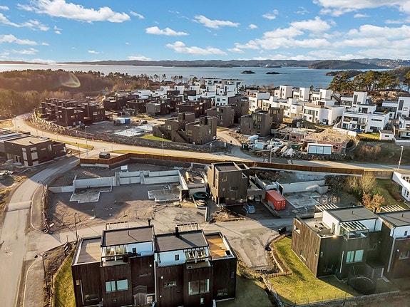 Velkommen til Dvergsnessvingen vei 3 og 7! Tomten er presentert av Andre Sandvik og Altin Balaj v/Aktiv eiendomsmegling avd. Kristiansand