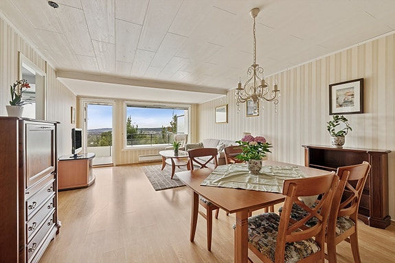 Velkommen til denne romslige 2-roms leiligheten i Gullblokka i Blystadlia.