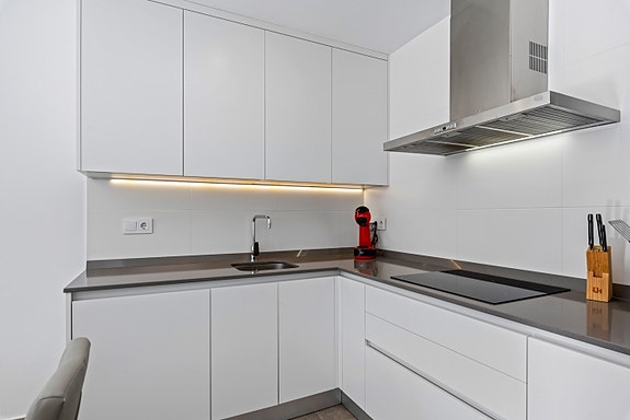 RESERVERT! Ferdig møblert! Moderne rekkehus på 1 plan med stor takterrasse og privat basseng - 3 soverom og 2 bad