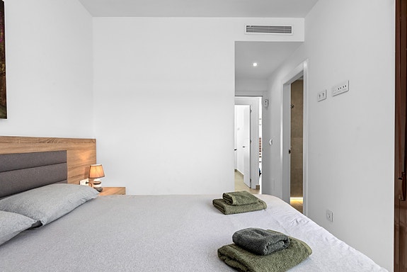 RESERVERT! Ferdig møblert! Moderne rekkehus på 1 plan med stor takterrasse og privat basseng - 3 soverom og 2 bad