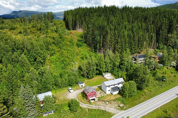 Velkommen til Rindalslina 1588, en innholdsrik og oppussingsklar eiendom med stort potensial.