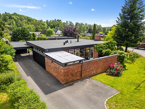 Velkommen til Jørnstadveien 8 - en lys og stilren funkisbolig i et ettertraktet nabolag!