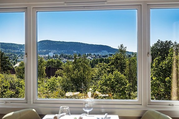 Hvem kan ikke elske denne utsikten?
Liv Else Mikkelsen presenterer denne delikate leiligheten - Velkommen til visning!