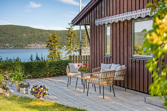 Heimdal Eiendomsmegling AS ønsker velkommen til Sagtun 55 - En unik fritidseiendom rett ved fjorden