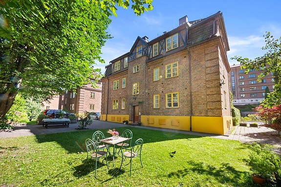 Stine Thorvik og Charlotte Lunde v/ Krogsveen Hasle har gleden av å presentere Jordalsgata 4!