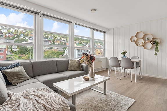 Velkommen til Stakkevollvegen 27 - Presentert av Sne Eiendomsmegling ved Erik Heestand!