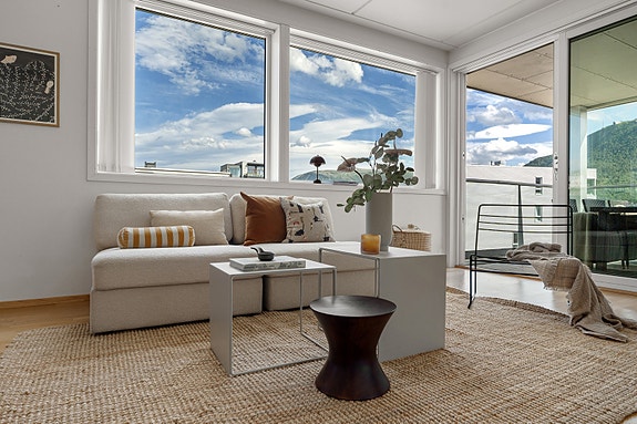 Velkommen til Hjalmar Johansens gate 304- Sentralt og attraktivt beliggende 3-roms hjørneleilighet med garasje presentert av Inger Alette Eira i Sne Eiendomsmegling!