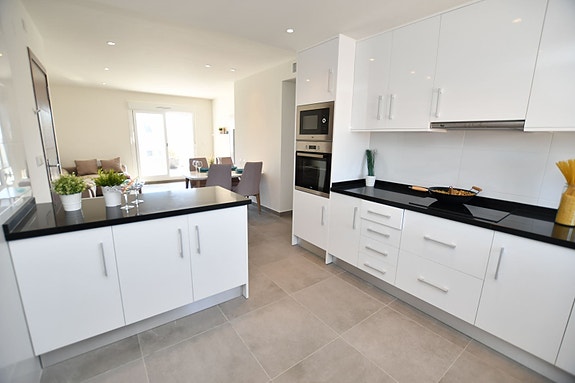 Nyhet! Toppleilighet med 3 soverom og stor takterrasse | Nydelige fellesområder | Parkering