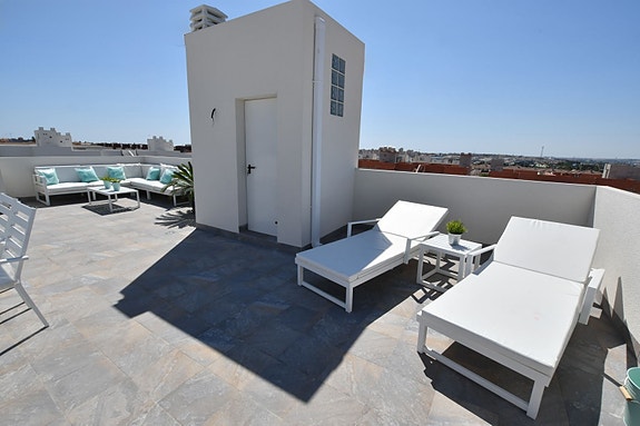 Nyhet! Toppleilighet med 3 soverom og stor takterrasse | Nydelige fellesområder | Parkering