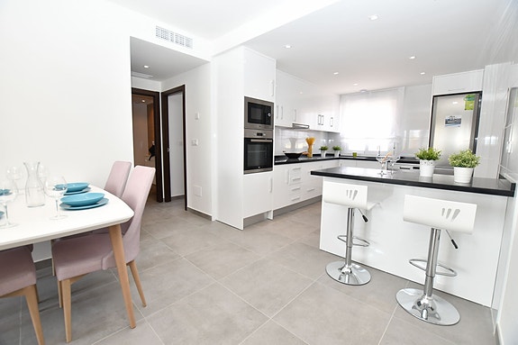 Nyhet! Toppleilighet med 3 soverom og stor takterrasse | Nydelige fellesområder | Parkering