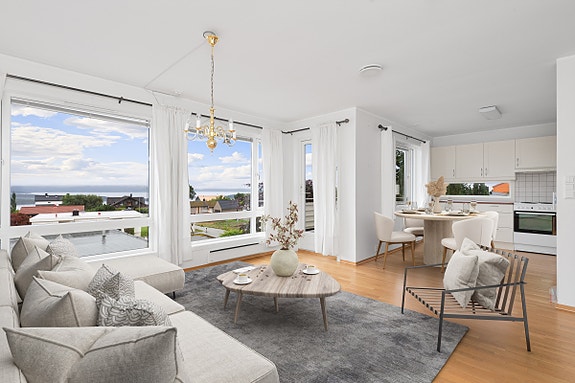 Velkommen til Solbakken 48! Presentert av Tore Magerøy i Møremegling. Bildet er digitalt møblert