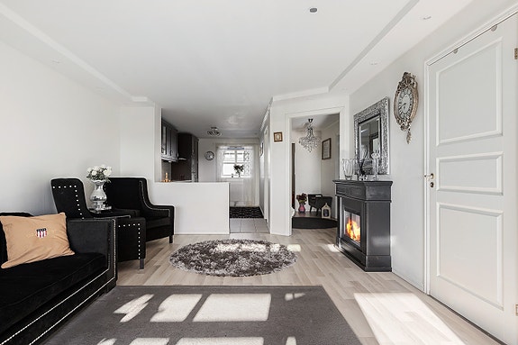 Harold Mufoncol v/EIE Eiendomsmeglingen har gleden av å presentere denne flotte 3-roms leiligheten.