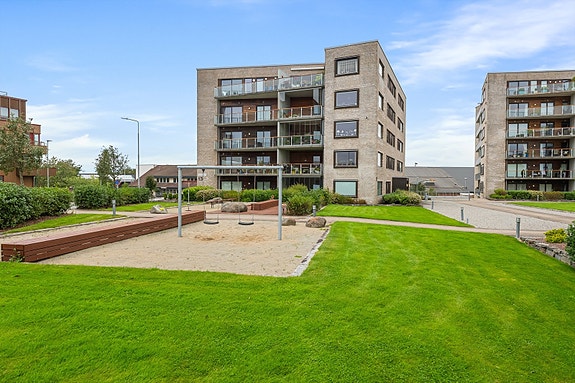 Velkommen til Ytre Eiganesvei 13 - En fin, moderne selveierleilighet med ettertraktet beliggenhet. Parkering i lukket anlegg medfølger.