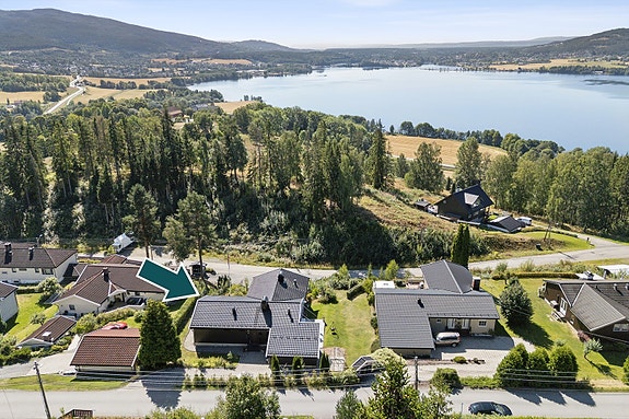 Eiendomsmegler Torfinn Holen v/DNB Eiendom, har gleden av å presentere denne fine boligen i Prestlia 32!