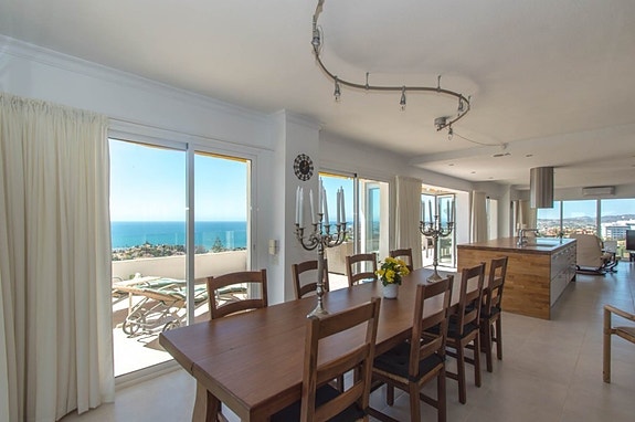 Romslig penthouse med 3 soverom og 85 m² terrasse - Panoramautsikt over Fuengirola og havet