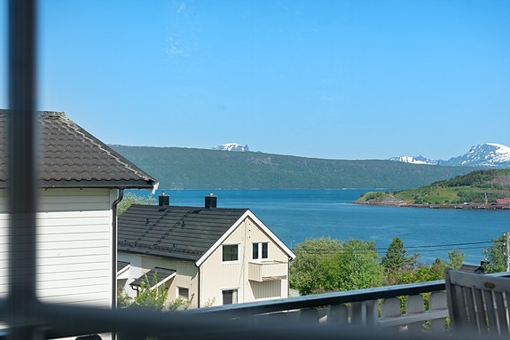 Utsikt fra kjøkkenet mot Ofotfjorden