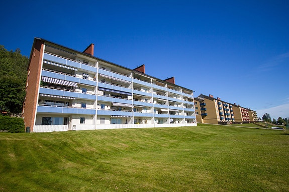 Fasade. Leiligheten plassert nederst til venstre i bildet