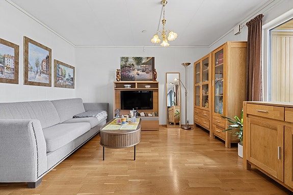 Velkommen til Tollbugata 15 C presentert av Eiendomsmegler Salma Rana Kalenius og Christer Hagen.