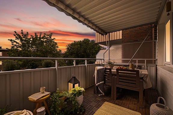 Leiligheten har en balkong som legger til rette for et godt "uteliv".