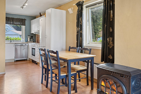 Stue med åpen kjøkkenløsning