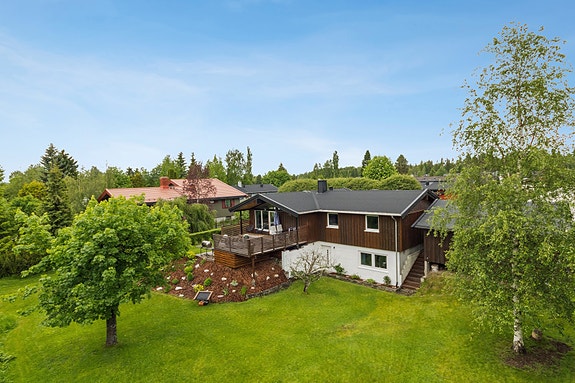 Stor og flott enebolig med familievennlig beliggenhet i et etablert boligområde på Hanstad.