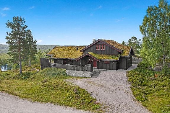 Velkommen til denne nydelige hytta i Bjønntjønnlia 56! Man kan parkere inntil hytta og det foreligger brøyteavtale.