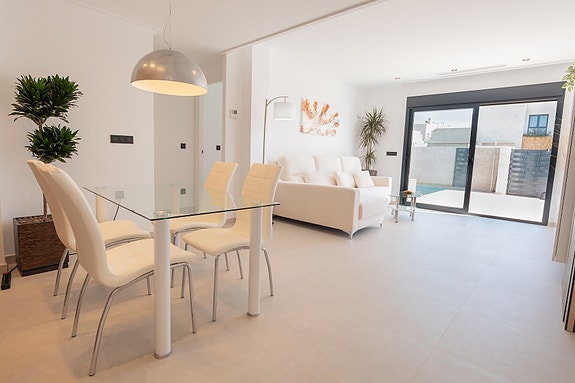 NYHET! Hjørnevilla på ett plan med 3 soverom - Stor tomt, takterrasse og privat basseng - Høy kvalitet