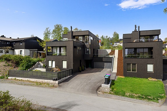 Velkommen til Åsløkkveien 63 A - En bolig i nybygg fra 2023 over 3 plan med høy standard og dobbeltgarasje