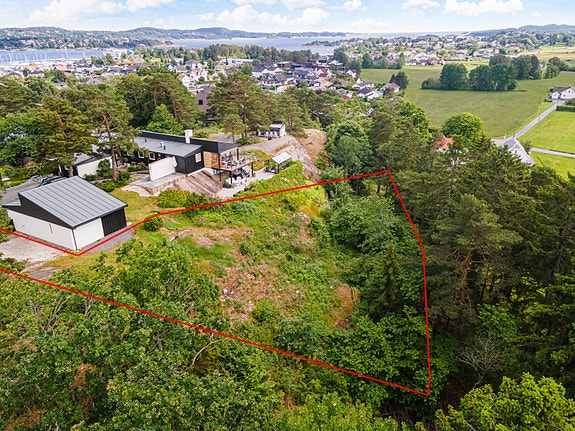 EIE eiendomsmegling ønsker velkommen til en sjelden anledning i Pingvinveien! (ca tomtegrenser)