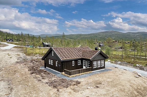 Privatmegleren ved Morten Liavaag har gleden av å presentere denne nydelige fritidsboligen med hems, tre soverom og to bad beliggende rett ved skiløyper og alpinbakke på Turufjell.