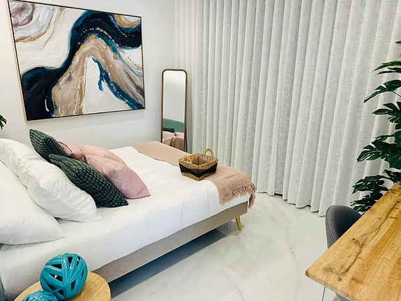 Villa med 3 soverom, privat basseng og solrik takterrasse - A/C og møblert!