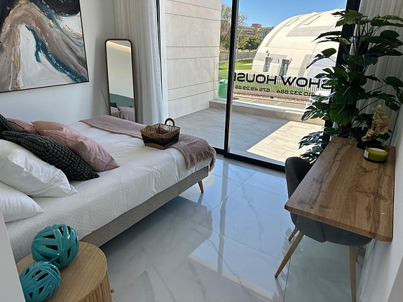 Villa med 3 soverom, privat basseng og solrik takterrasse - A/C og møblert!