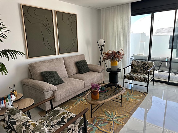 Villa med 3 soverom, privat basseng og solrik takterrasse - A/C og møblert!