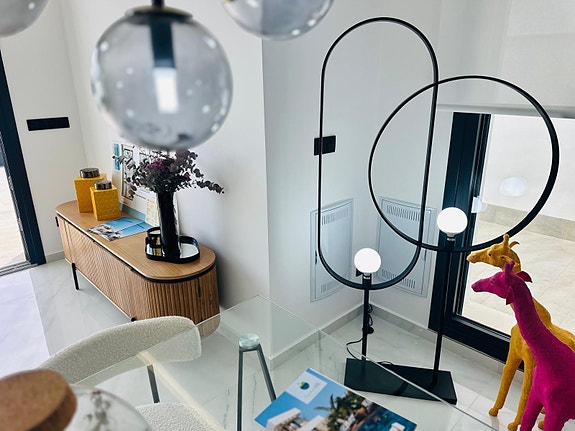 Villa med 3 soverom, privat basseng og solrik takterrasse - A/C og møblert!