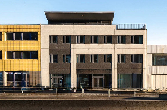Kontorlokaler med umiddelbar nærhet til bybane og parkering