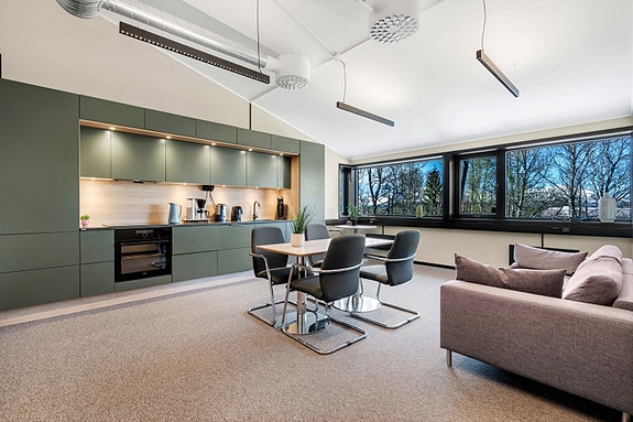 Kontorlokale som akkurat er totalrenovert. Slik vil kontorfellesskapet stå ferdig ila oktober